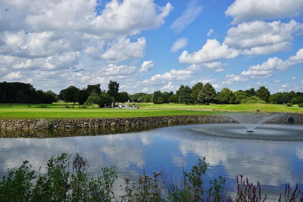 Aparthotel Am Golfclub Treudelberg Hamburg Exterior photo